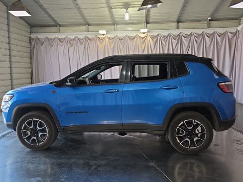 Used 2024 Jeep Compass Trailhawk AWD/4WD image 6