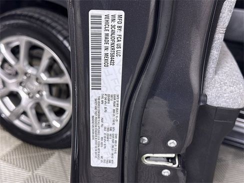 Used 2024 Jeep Compass Latitude image 35