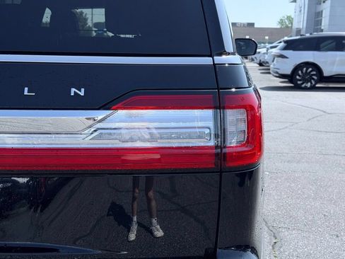 Used 2019 Lincoln Navigator L Reserve AWD/4WD image 8