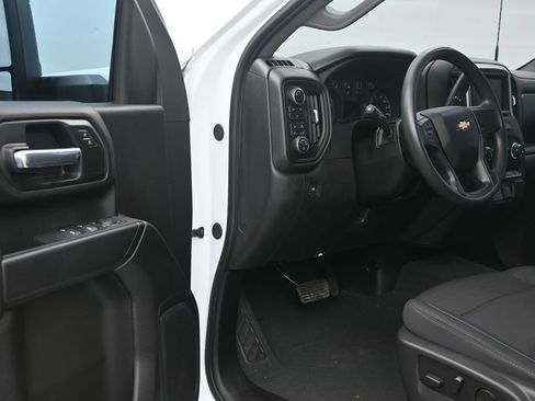 Used 2025 Chevrolet Silverado 2500 Custom w/ Custom Value Package AWD/4WD image 10