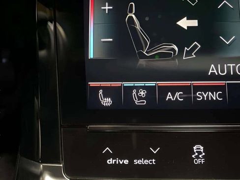 Used 2022 Audi e-tron Premium Plus w/ Premium Plus Package image 64