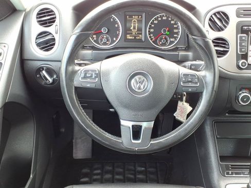 Used 2011 Volkswagen Tiguan SE FWD image 5