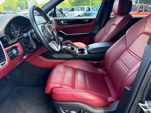 Used 2022 Porsche Cayenne AWD/4WD image 22