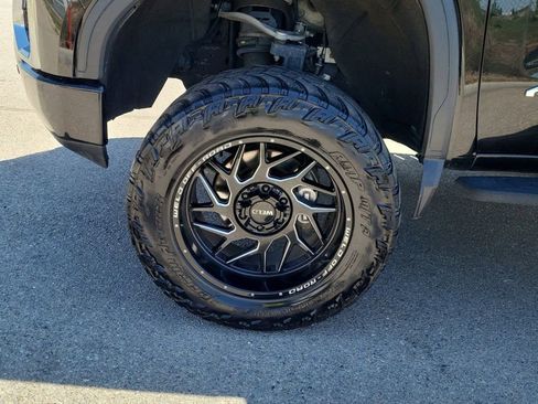 Used 2022 GMC Sierra 1500 AT4 w/ AT4 Premium Package AWD/4WD image 3