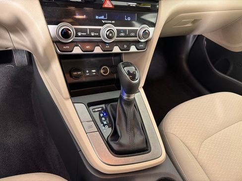 Used 2020 Hyundai Elantra SE w/ Cargo Package (C1) FWD image 16