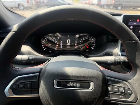 Used 2024 Jeep Compass Trailhawk AWD/4WD image 18
