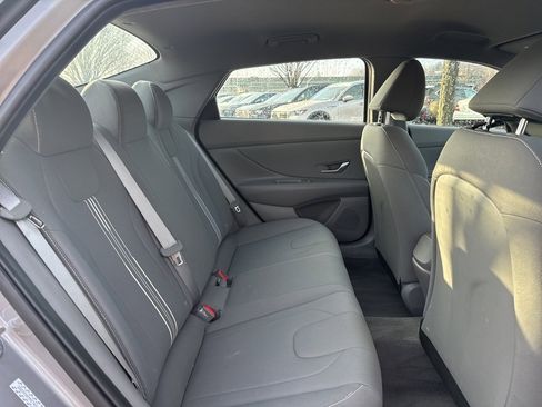 Used 2023 Hyundai Elantra SEL w/ Convenience Package image 25