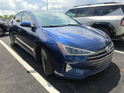 Used 2020 Hyundai Elantra Limited FWD image 3