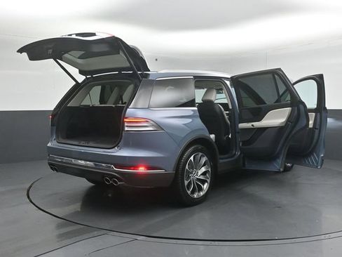 Used 2025 Lincoln Aviator AWD image 59