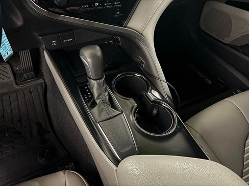 Used 2019 Toyota Camry SE image 19