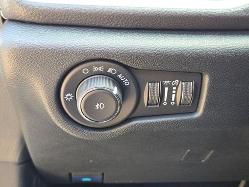 New 2026 Chrysler Pacifica Select FWD image 26