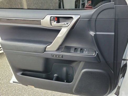 Used 2022 Lexus GX 460 Premium w/ Premium Package image 36