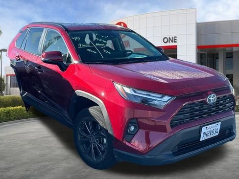 Used 2023 Toyota RAV4 XLE Premium image 4