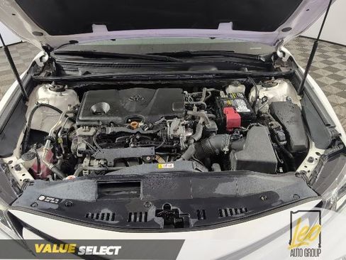Used 2019 Toyota Camry LE image 4