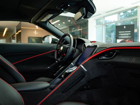 Used 2024 Ferrari Roma Spider image 44