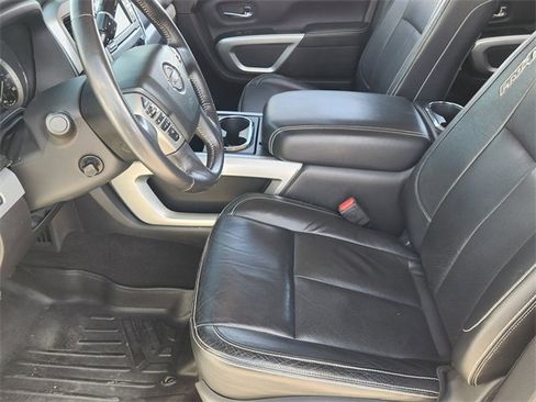 Used 2018 Nissan Titan PRO-4X w/ Pro-4x Convenience Package image 11