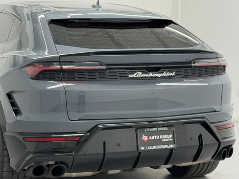 Used 2025 Lamborghini Urus SE AWD/4WD image 40