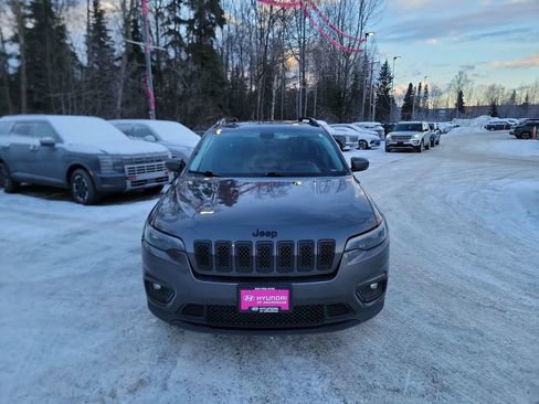 Used 2019 Jeep Cherokee Latitude Plus image 3