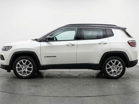 Used 2025 Jeep Compass Limited AWD/4WD image 5