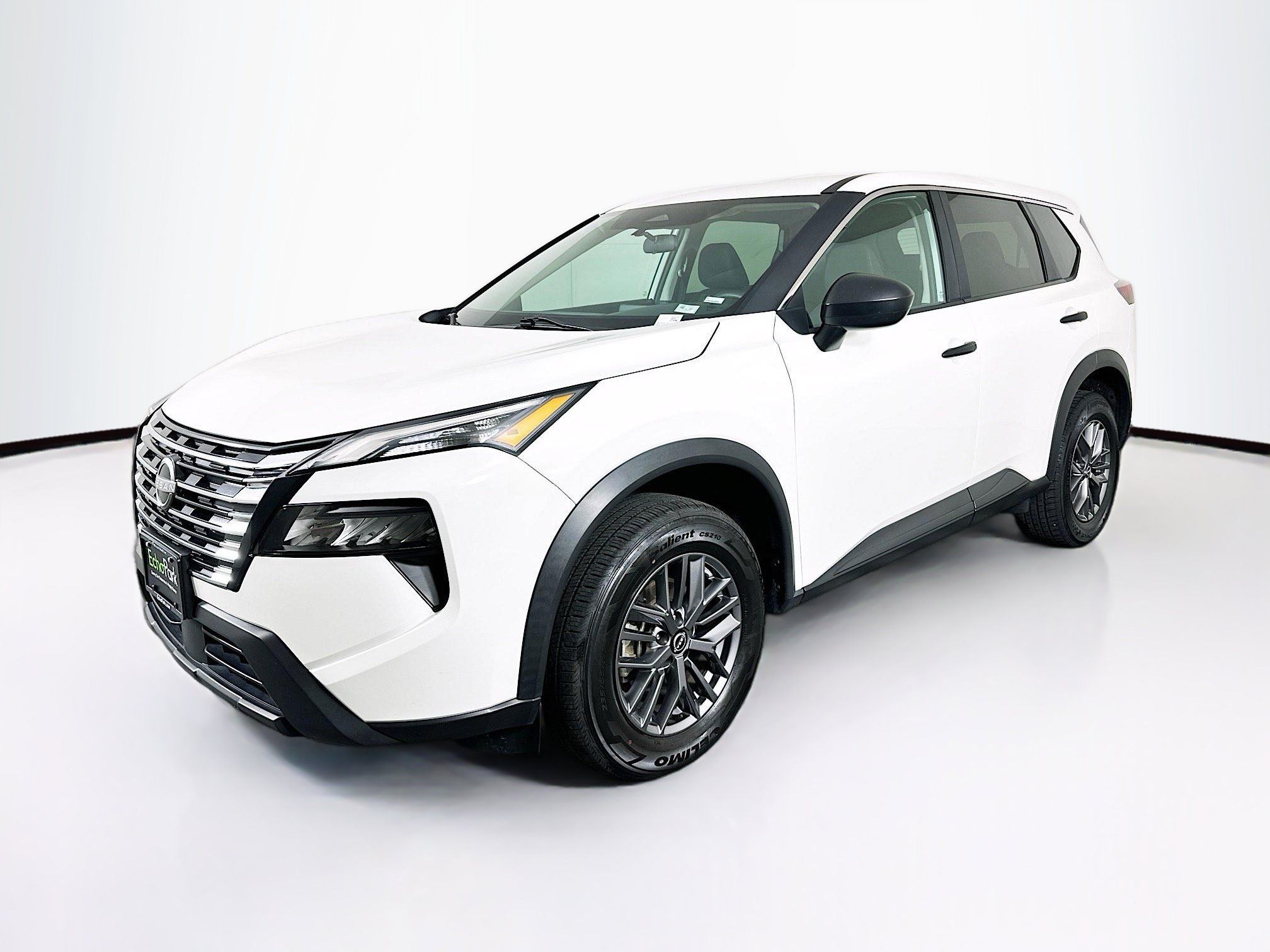 Used 2024 Nissan Rogue S AWD/4WD image 3