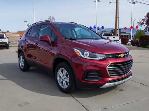 Used 2022 Chevrolet Trax LT w/ Driver Confidence Package AWD/4WD image 2