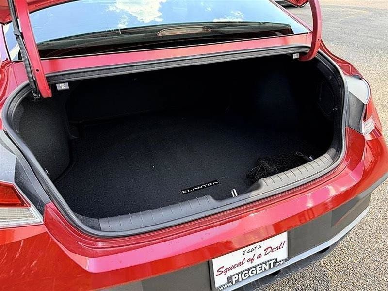 Used 2026 Hyundai Elantra SE FWD image 12