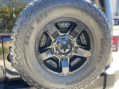 Used 2017 Jeep Wrangler Unlimited Sahara image 19