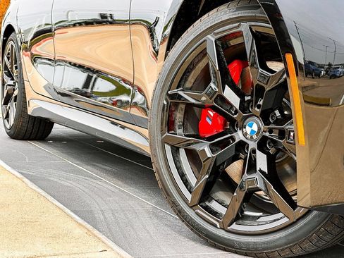 New 2026 BMW 330i Sedan w/ M Sport Package RWD image 2