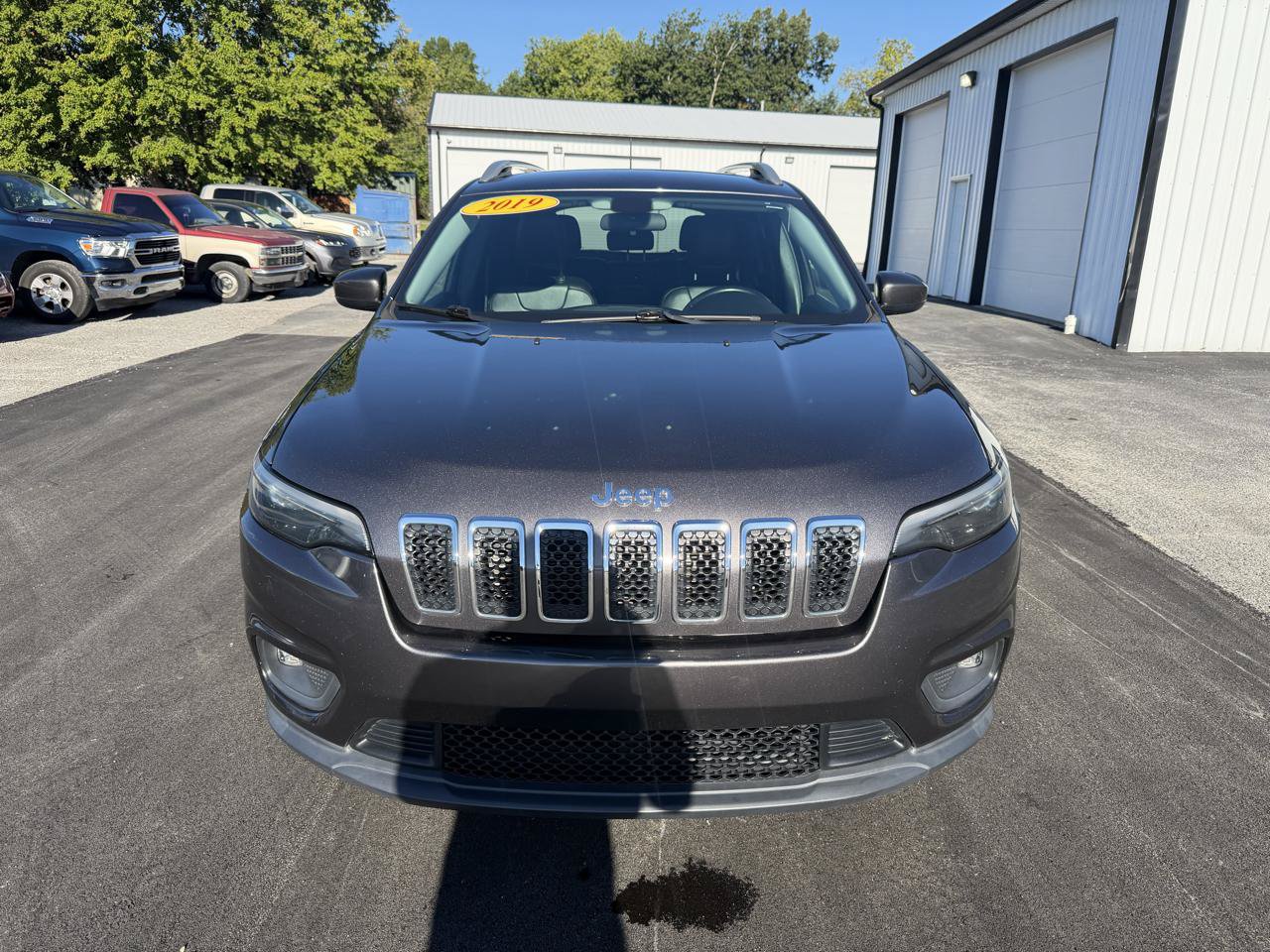 Used 2019 Jeep Cherokee Latitude Plus w/ Cold Weather Group AWD/4WD image 10