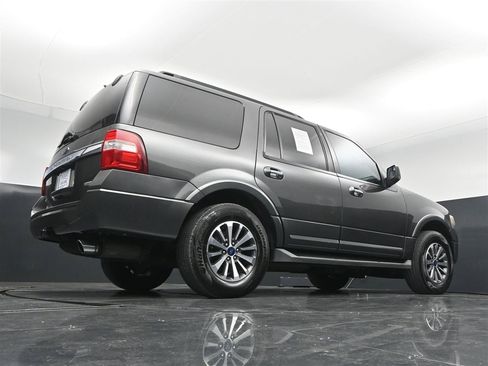 Used 2016 Ford Expedition XLT w/ Equipment Group 202A RWD image 31