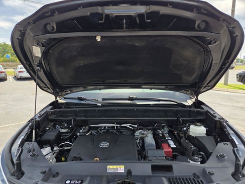 Used 2021 Toyota Highlander XLE FWD image 33