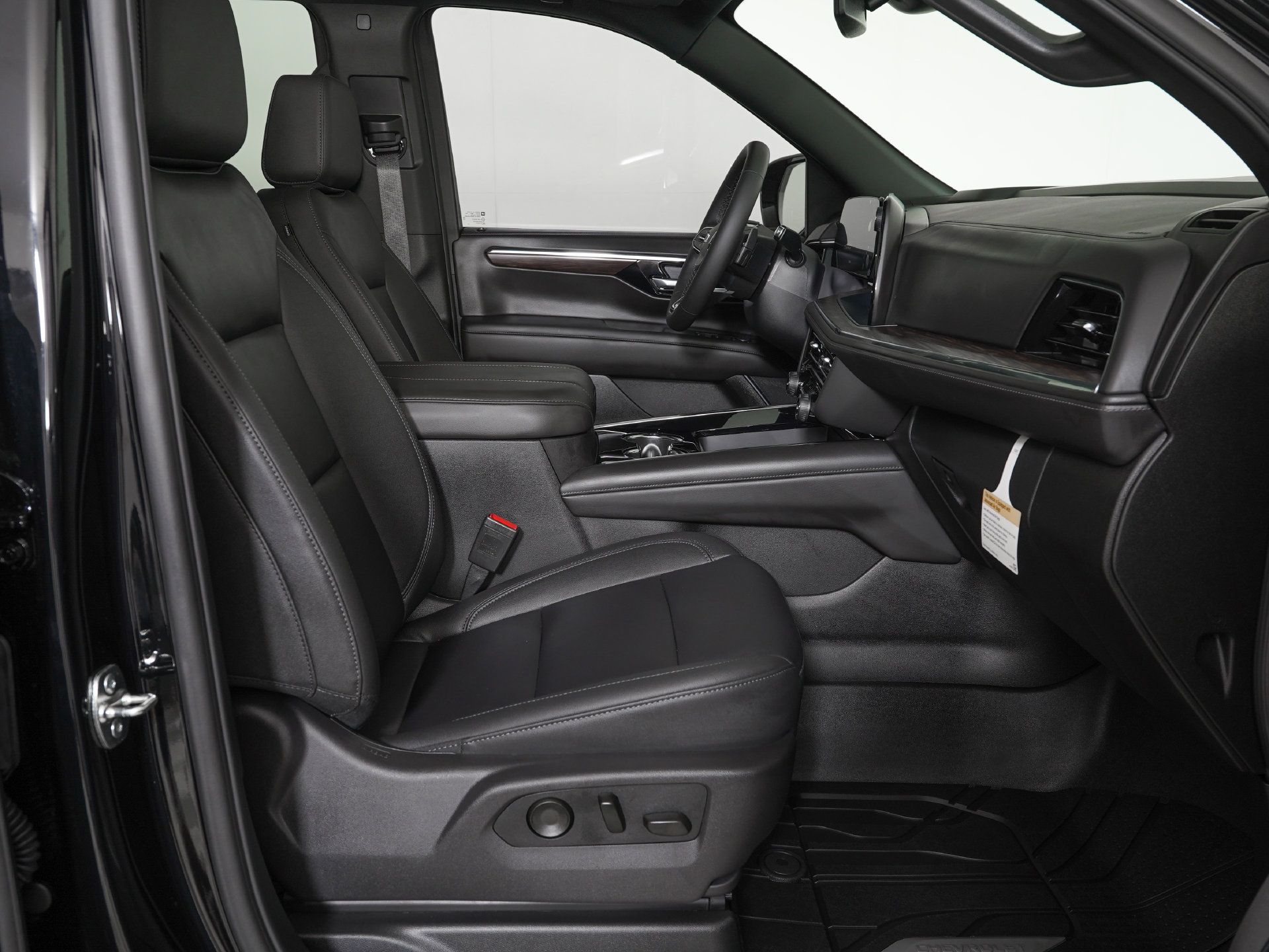 Used 2026 Chevrolet Tahoe Z71 w/ Comfort Package AWD/4WD image 10