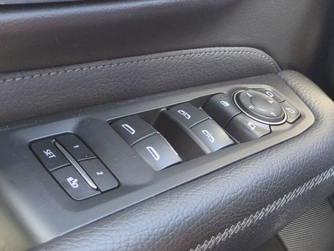 Used 2021 GMC Yukon Denali w/ Denali Premium Package AWD/4WD image 22