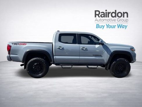 Used 2019 Toyota Tacoma TRD Off-Road AWD/4WD image 8