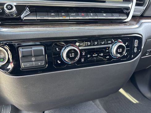 Used 2025 GMC Sierra 1500 Elevation image 21