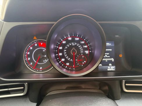 Used 2021 Hyundai Elantra SE image 10