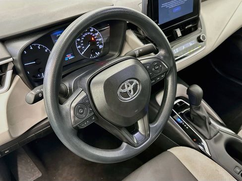 Used 2025 Toyota Corolla LE FWD image 18