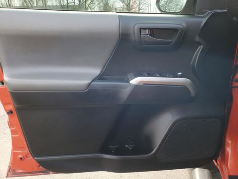 Used 2017 Toyota Tacoma SR5 w/ Tow Package image 11