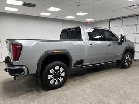 Used 2025 GMC Sierra 3500 Denali w/ Denali Reserve Package image 11