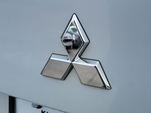 Used 2024 Mitsubishi Outlander SE image 8