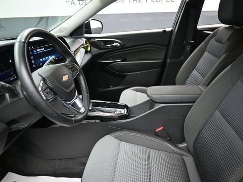 Used 2024 Chevrolet Trax LT w/ Driver Confidence Package FWD image 16