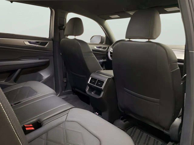 Used 2025 Volkswagen Atlas Cross Sport SE AWD/4WD image 41