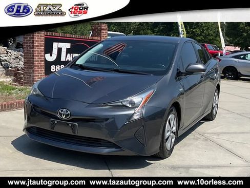 Used 2018 Toyota Prius Three FWD image 3