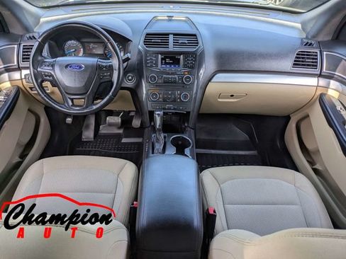 Used 2017 Ford Explorer XLT FWD image 19