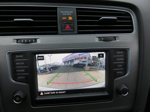 Used 2017 Volkswagen Golf Wolfsburg Edition image 16