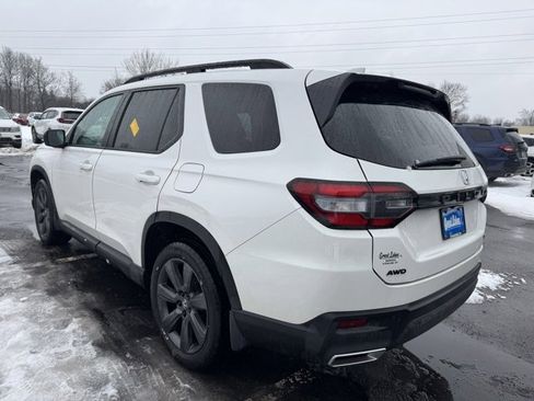 Used 2023 Honda Pilot Sport image 4