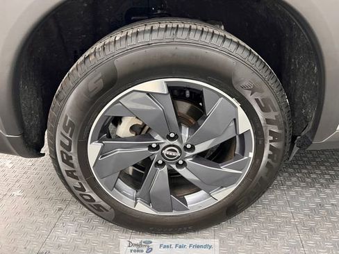 Used 2025 Nissan Rogue SV FWD image 15