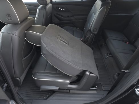 Used 2023 Chevrolet Traverse Premier image 33