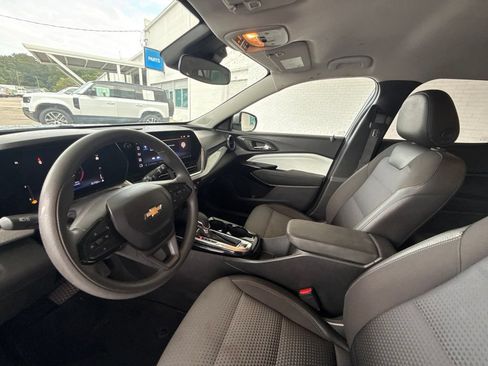 Used 2024 Chevrolet Trax LT FWD image 24
