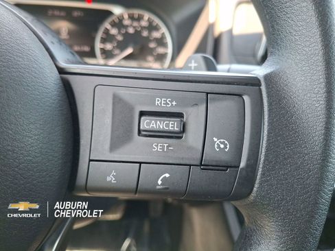 Used 2024 Nissan Rogue S AWD/4WD image 14